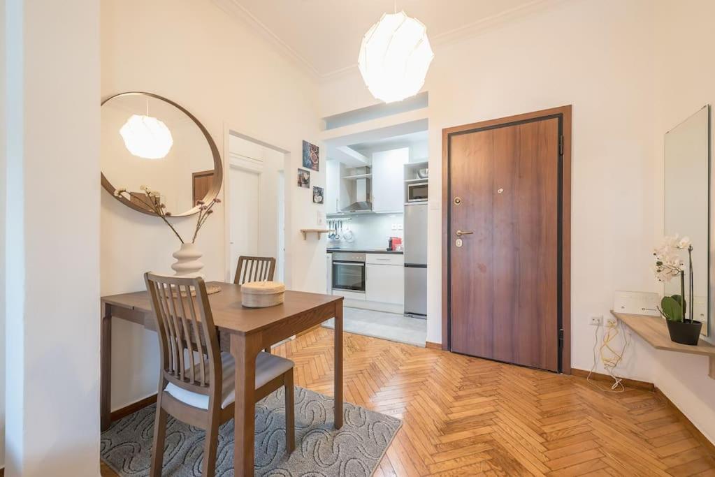 Ampelokipoi Metro Station Apartment *